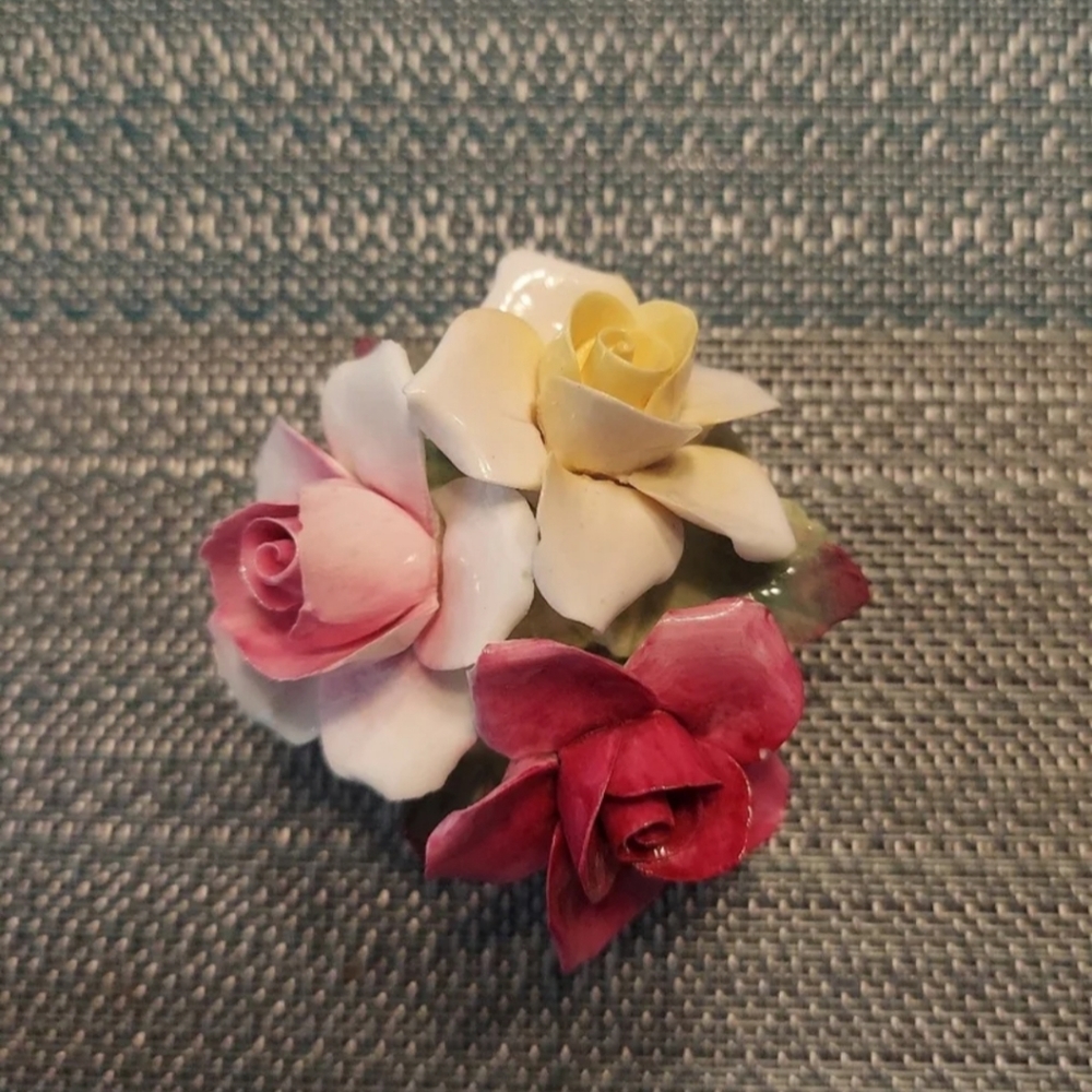 Crown Staffordshire England Fine Bone China Mini Bouquet of Roses in Vase EUC